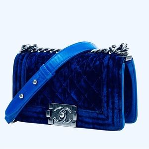 Chanel boy small velvety blue lambskin and velvet